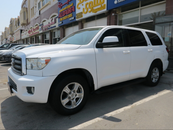 Toyota  Sequoia  2014  Automatic  215,000 Km  8 Cylinder  Four Wheel Drive (4WD)  SUV  White