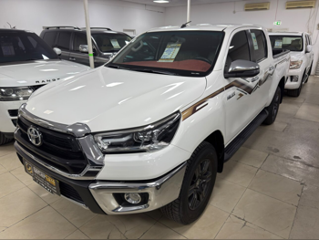 Toyota  Hilux  SR5  2024  Automatic  54,000 Km  4 Cylinder  Four Wheel Drive (4WD)  Pick Up  White  With Warranty