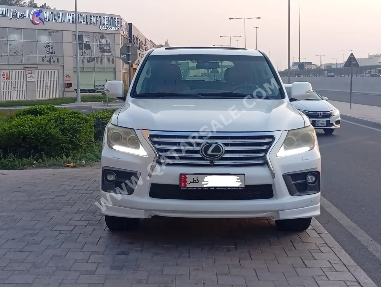 لكزس ال اكس 570 اس 2012 اوتوماتيك 477,000 كم 8 سلندر دفع رباعي اس يو في أبيض