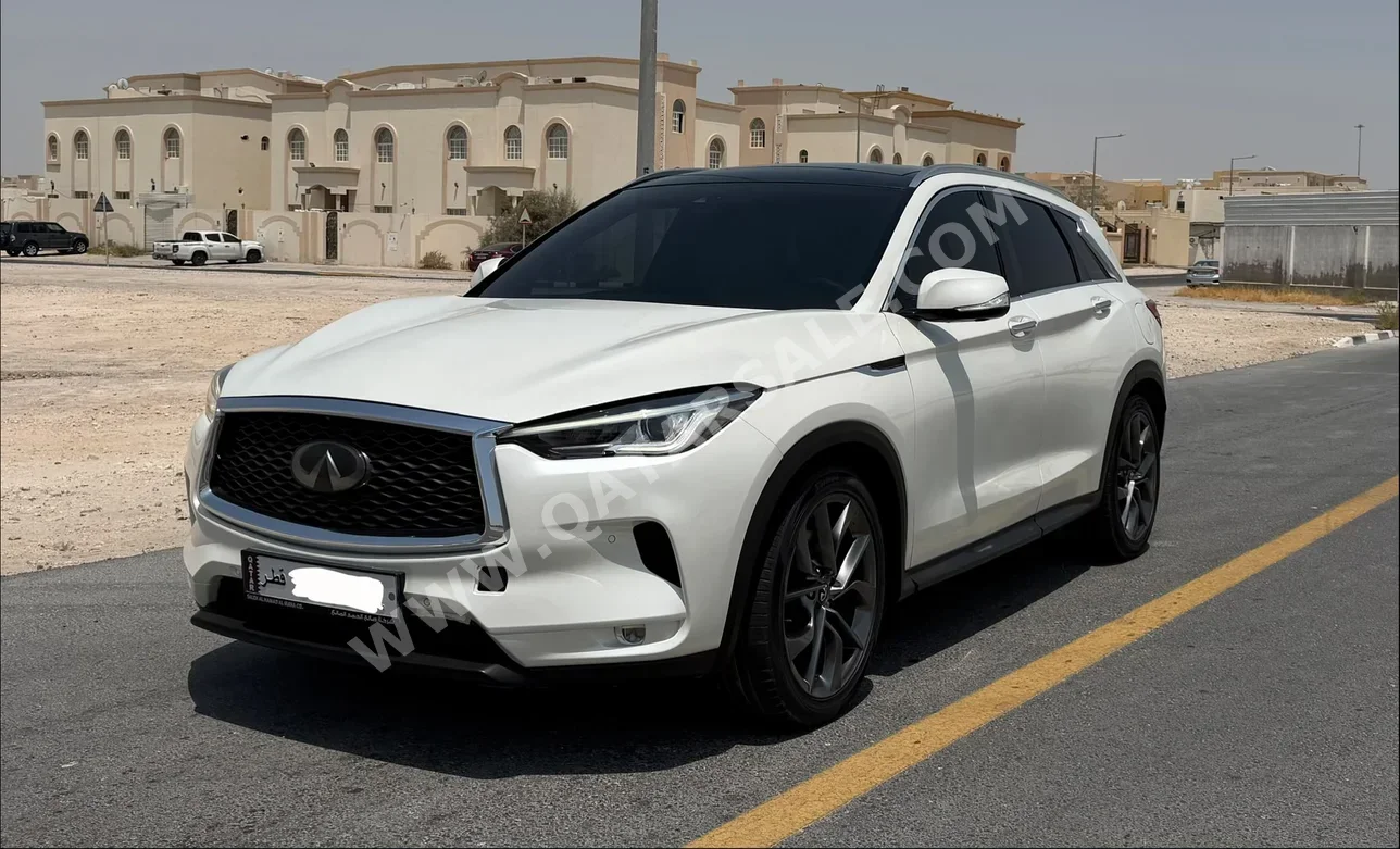 انفنيتي كيو اكس 50 2019 اوتوماتيك 95,000 كم 4 سلندر دفع رباعي اس يو في أبيض
