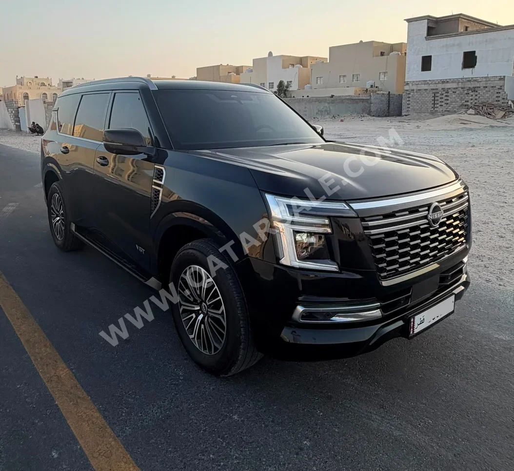 نيسان باترول بلاتينيوم تيربو 2025 اوتوماتيك 24,000 كم 6 سلندر دفع رباعي اس يو في أسود تحت الضمان