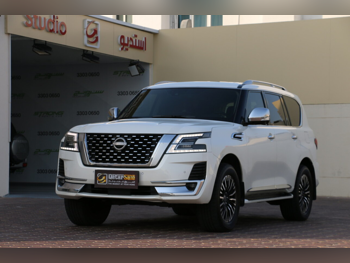 نيسان باترول بلاتنيوم 2022 اوتوماتيك 108,000 كم 6 سلندر دفع رباعي اس يو في أبيض