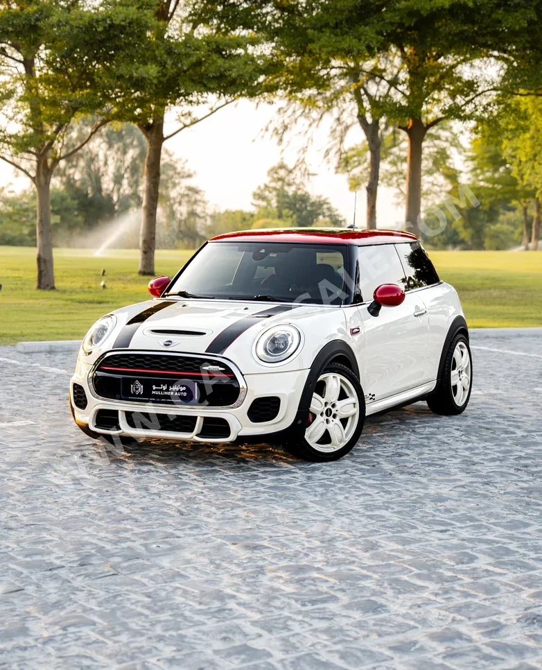Mini Cooper JCW 2016 Automatic 112,000 Km 4 Cylinder Front Wheel Drive (FWD) Hatchback White
