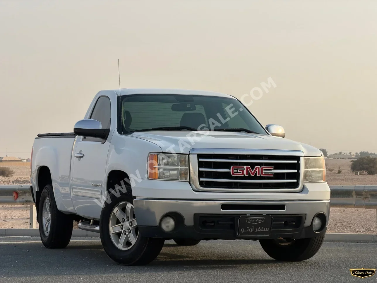 GMC Sierra SLE 2012 Automatic 269,000 Km 8 Cylinder Four Wheel Drive (4WD) Pick Up White