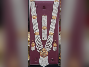Gold By Item ( Designers ) Set Bahrain Woman Nature 39 Gram Yellow Gold 21k