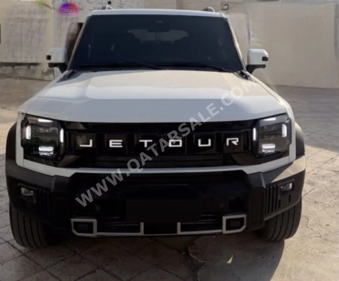 Jetour T2 2025 Automatic 30,000 Km 6 Cylinder Four Wheel Drive (4WD) SUV White and Black With Warranty