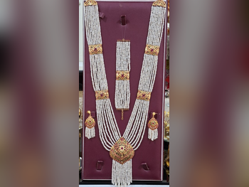 Gold By Item ( Designers ) Set Bahrain Woman Nature 38.5 Gram Yellow Gold 21k