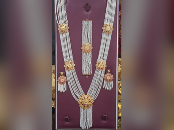 Gold By Item ( Designers ) Set Bahrain Woman Nature 31.8 Gram Yellow Gold 21k