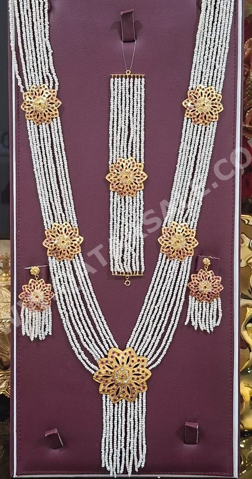 Gold By Item ( Designers ) Set Bahrain Woman Nature 31.8 Gram Yellow Gold 21k
