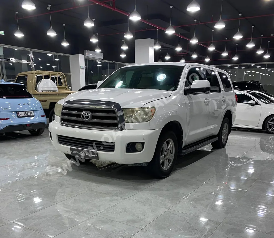 تويوتا سكويا اس ار 5 2012 اوتوماتيك 527,000 كم 8 سلندر دفع رباعي اس يو في أبيض
