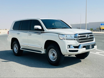 Toyota  Land Cruiser  GXR  2017  Automatic  130,000 Km  8 Cylinder  Four Wheel Drive (4WD)  SUV  White