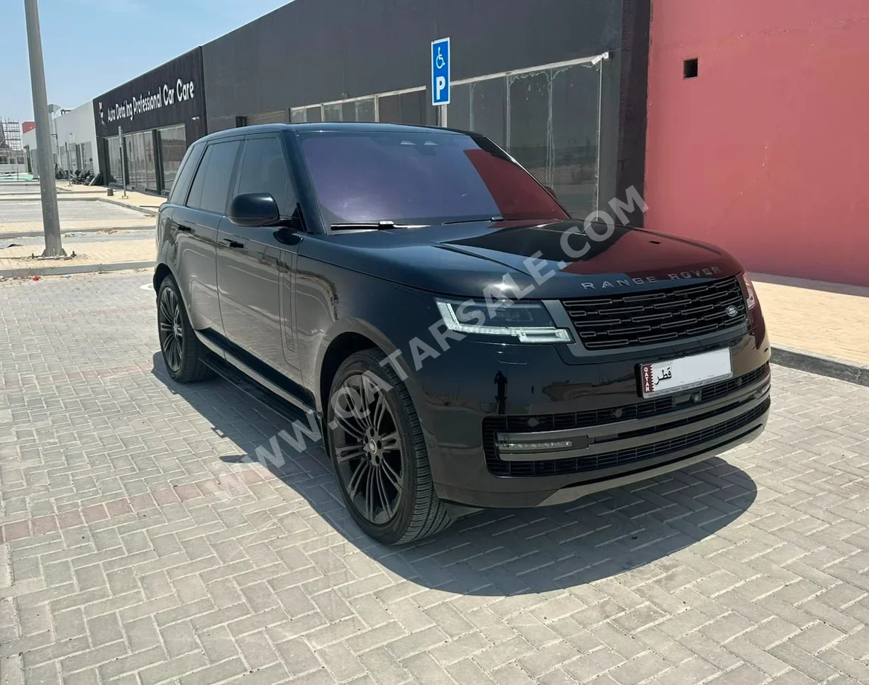 لاند روفر رنج روفر فوج اتش اس اي 2023 اوتوماتيك 51,000 كم 8 سلندر دفع رباعي اس يو في أسود تحت الضمان