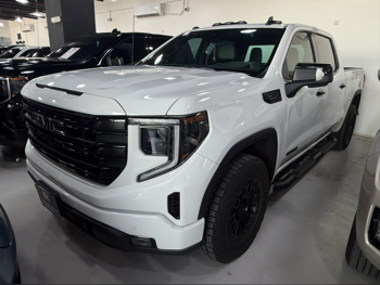GMC Sierra Elevation 2025 Automatic 30,000 Km 8 Cylinder Four Wheel Drive (4WD) Pick Up White With Warranty