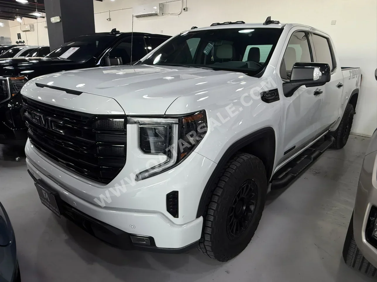 GMC Sierra Elevation 2025 Automatic 30,000 Km 8 Cylinder Four Wheel Drive (4WD) Pick Up White With Warranty