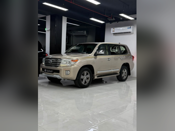 Toyota  Land Cruiser  VXR  2015  Automatic  488,000 Km  8 Cylinder  Four Wheel Drive (4WD)  SUV  Gold