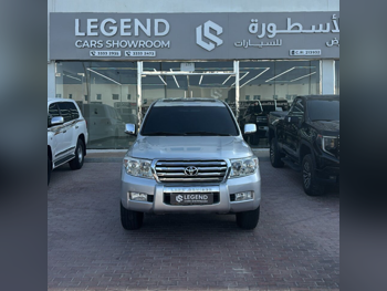 Toyota  Land Cruiser  VXR  2011  Automatic  263,000 Km  8 Cylinder  Four Wheel Drive (4WD)  SUV  Silver
