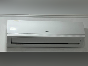 Air Conditioners Akai Remote Included
