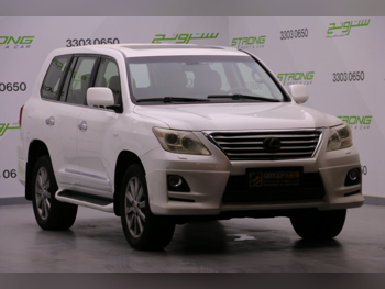 لكزس ال اكس 570 2011 اوتوماتيك 370,000 كم 8 سلندر دفع رباعي اس يو في أبيض