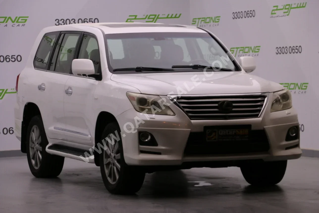 لكزس ال اكس 570 2011 اوتوماتيك 370,000 كم 8 سلندر دفع رباعي اس يو في أبيض