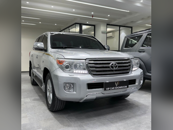 Toyota  Land Cruiser  VXR  2013  Automatic  337,000 Km  8 Cylinder  Four Wheel Drive (4WD)  SUV  Silver