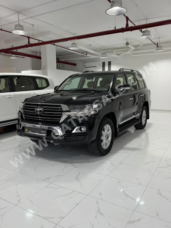 Toyota  Land Cruiser  GXR Black Edition  2017  Automatic  87,000 Km  8 Cylinder  Four Wheel Drive (4WD)  SUV  Black  With Warranty