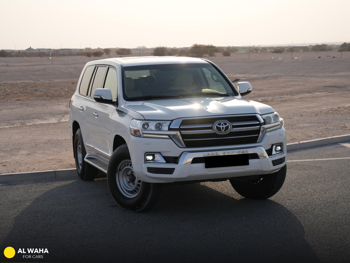 Toyota  Land Cruiser  GXR  2019  Automatic  150,000 Km  8 Cylinder  Four Wheel Drive (4WD)  SUV  White