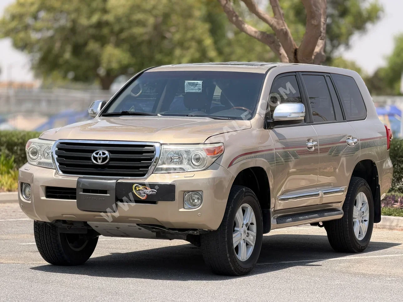 Toyota  Land Cruiser  GXR  2012  Automatic  377,000 Km  8 Cylinder  Four Wheel Drive (4WD)  SUV  Gold