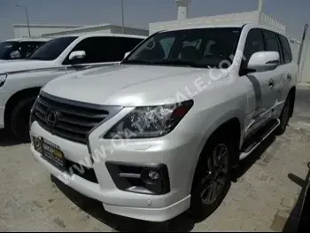 Lexus  LX  570  2015  Automatic  315,000 Km  8 Cylinder  Four Wheel Drive (4WD)  SUV  White