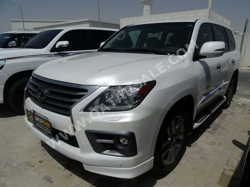 Lexus  LX  570  2015  Automatic  315,000 Km  8 Cylinder  Four Wheel Drive (4WD)  SUV  White