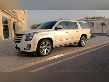 Cadillac Escalade 2015 Automatic 306,000 Km 8 Cylinder Four Wheel Drive (4WD) SUV White