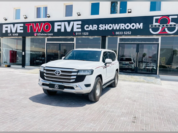 Toyota  Land Cruiser  GXR  2022  Automatic  166,000 Km  6 Cylinder  Four Wheel Drive (4WD)  SUV  White