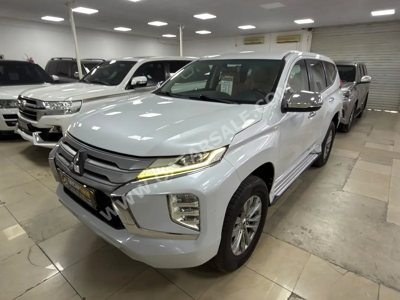 Mitsubishi  Pajero  Montero Sport  2020  Automatic  138,000 Km  6 Cylinder  Four Wheel Drive (4WD)  SUV  White