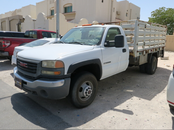GMC Sierra 3500 2006 Manual 48,000 Km 8 Cylinder Four Wheel Drive (4WD) Pick Up White