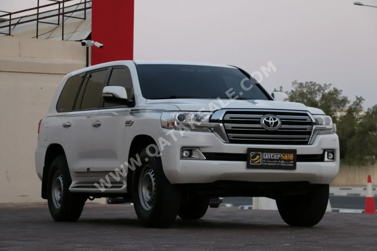 Toyota  Land Cruiser  GXR  2021  Automatic  199,000 Km  6 Cylinder  Four Wheel Drive (4WD)  SUV  White