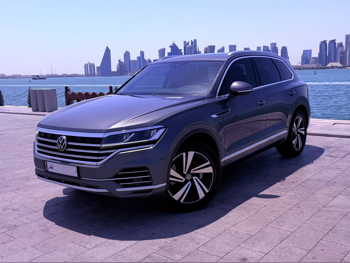 Volkswagen Touareg Highline plus 2023 Automatic 60,000 Km 6 Cylinder Four Wheel Drive (4WD) SUV Gray With Warranty