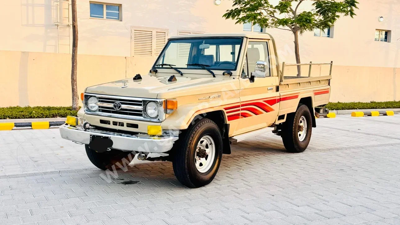 Toyota Land Cruiser LX 1999 Manual 113,000 Km 6 Cylinder Four Wheel Drive (4WD) Pick Up Beige