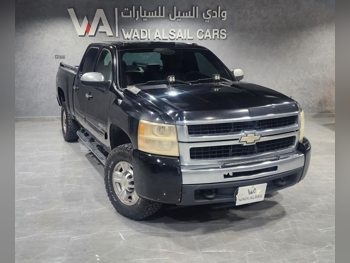 شفروليه سلفرادو 2500 اتش دي 2010 اوتوماتيك 210,000 كم 8 سلندر دفع رباعي بيكب أسود