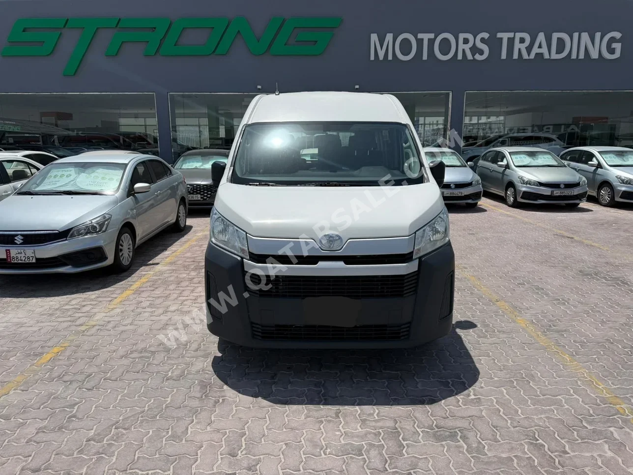 Toyota Hiace 2022 Manual 119,000 Km 4 Cylinder Rear Wheel Drive (RWD) Van / Bus White