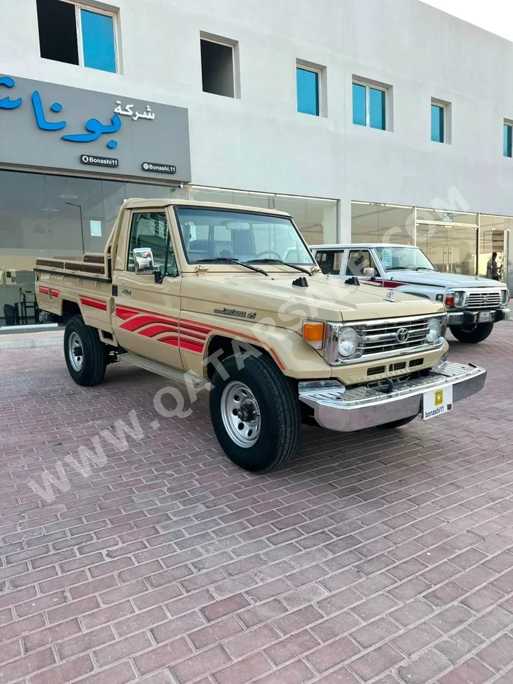 Toyota Land Cruiser LX 1998 Manual 93,000 Km 6 Cylinder Four Wheel Drive (4WD) Pick Up Beige