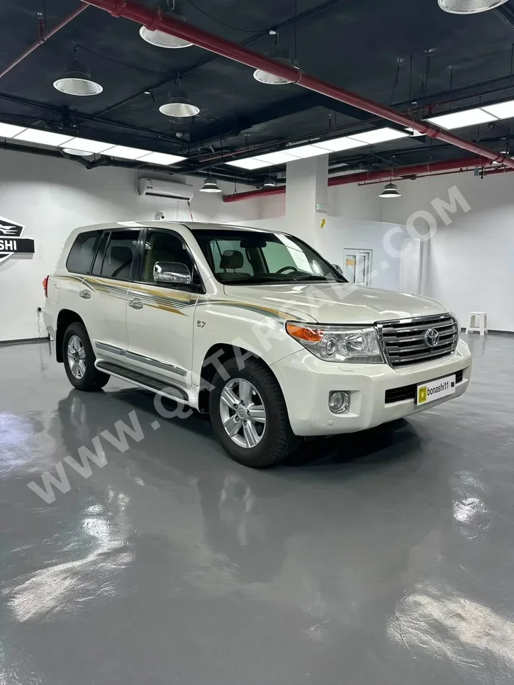 Toyota Land Cruiser VXR 2015 Automatic 473,000 Km 8 Cylinder Four Wheel Drive (4WD) SUV White