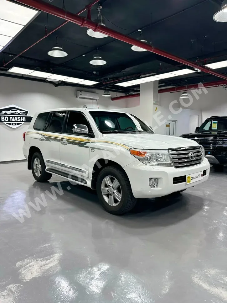 Toyota  Land Cruiser  VXR  2013  Automatic  346,000 Km  8 Cylinder  Four Wheel Drive (4WD)  SUV  White