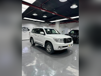 Toyota Land Cruiser GX 2011 Automatic 417,000 Km 6 Cylinder Four Wheel Drive (4WD) SUV White