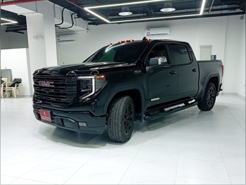 GMC Sierra Elevation 2025 Automatic 31,000 Km 8 Cylinder Four Wheel Drive (4WD) Pick Up Black With Warranty