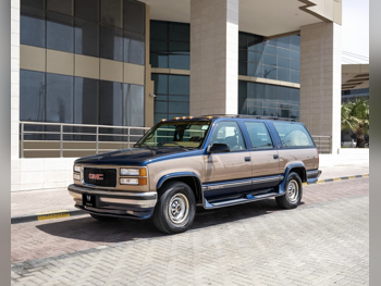 GMC Suburban 1995 Automatic 177,000 Km 8 Cylinder Four Wheel Drive (4WD) SUV Gold