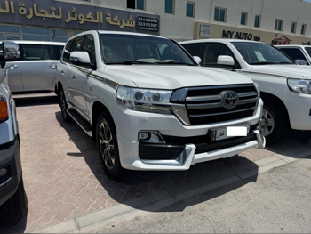 تويوتا  لاند كروزر  في اكس ار  2019  اوتوماتيك  277,000 كم  8 سلندر  دفع رباعي  اس يو في  أبيض