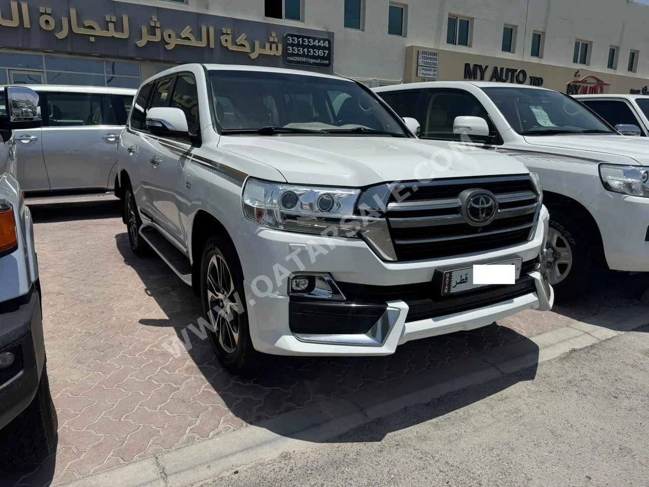 Toyota Land Cruiser VXR 2019 Automatic 277,000 Km 8 Cylinder Four Wheel Drive (4WD) SUV White