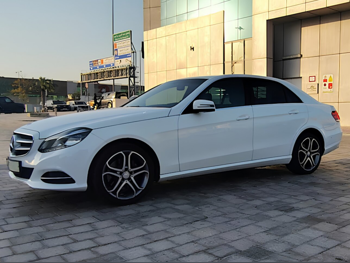 Mercedes-Benz  E-Class  200  2016  Automatic  188,000 Km  4 Cylinder  Rear Wheel Drive (RWD)  Sedan  White
