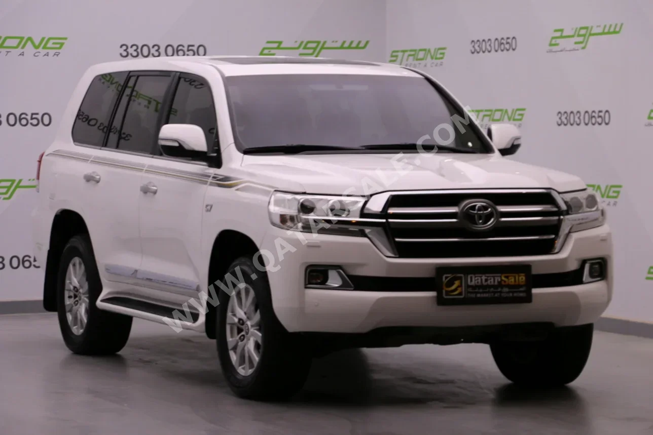 Toyota Land Cruiser VXR 2016 Automatic 366,000 Km 8 Cylinder Four Wheel Drive (4WD) SUV White