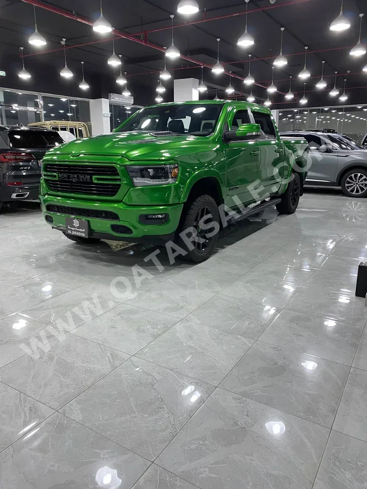 دودج  رام  1500 سبورت  2020  اوتوماتيك  54,000 كم  8 سلندر  دفع رباعي  بيكب  أخضر