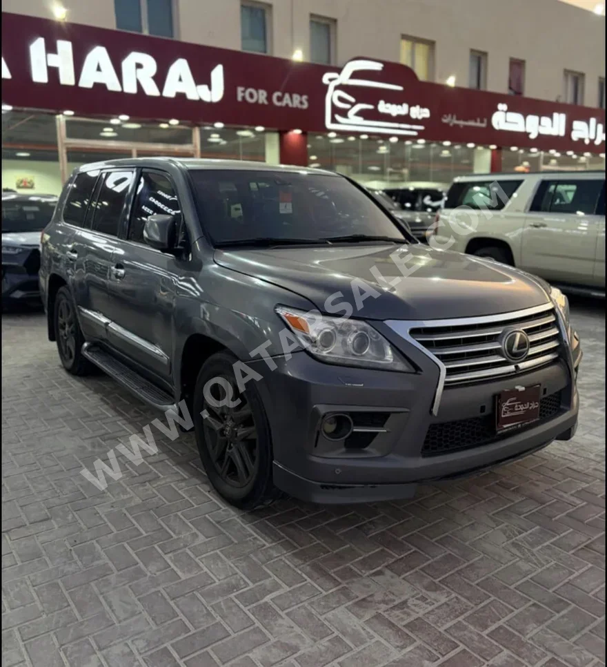 Lexus  LX  570  2013  Automatic  465,000 Km  8 Cylinder  Four Wheel Drive (4WD)  SUV  Gray